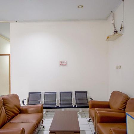 Отель Oyo 3754 Prosperity Mansion Джакарта Экстерьер фото