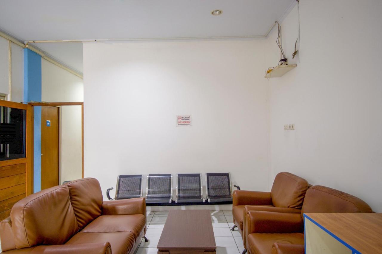 Отель Oyo 3754 Prosperity Mansion Джакарта Экстерьер фото