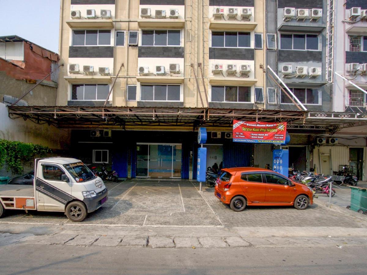 Отель Oyo 3754 Prosperity Mansion Джакарта Экстерьер фото